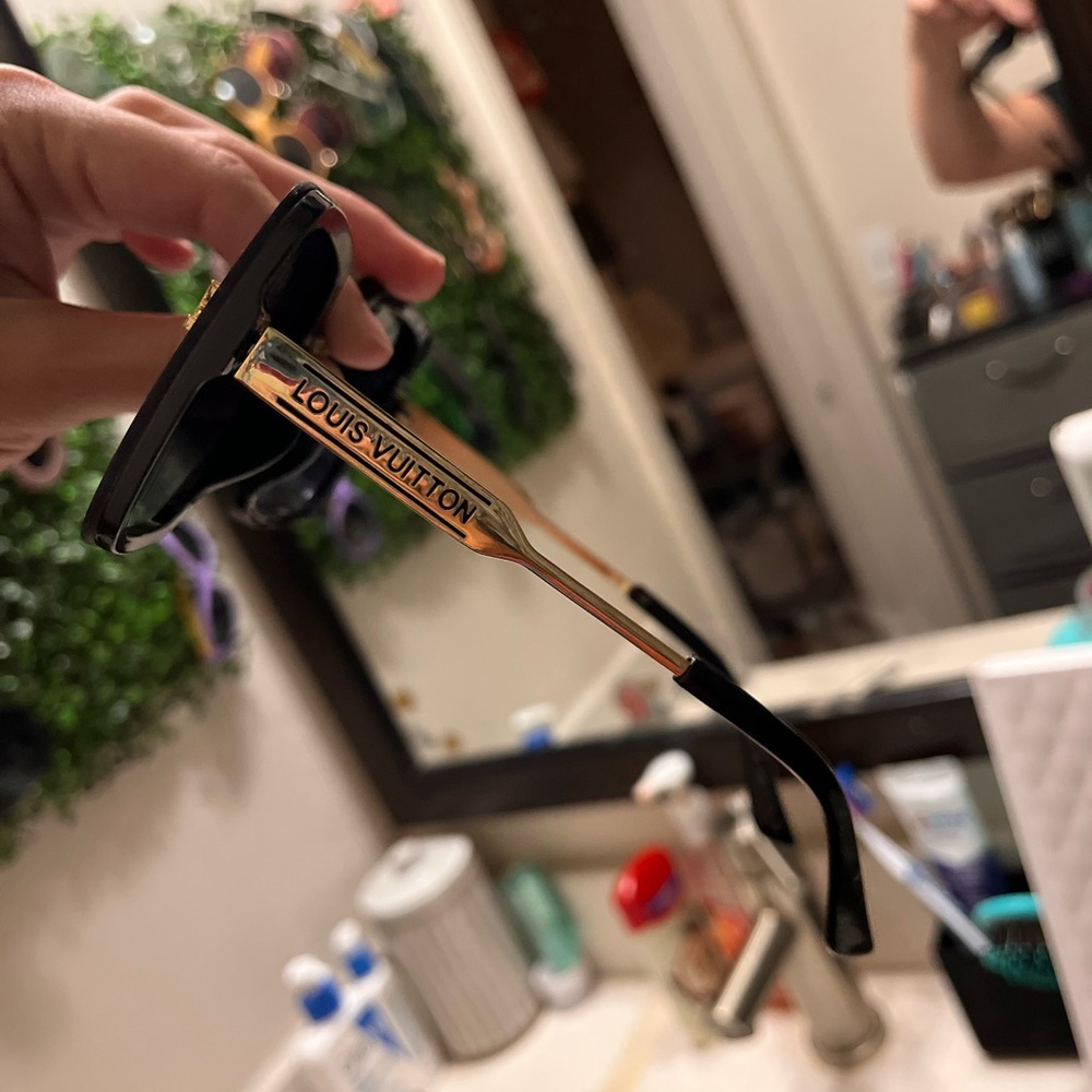Never worn LV sunglasses great condition black with gold trim